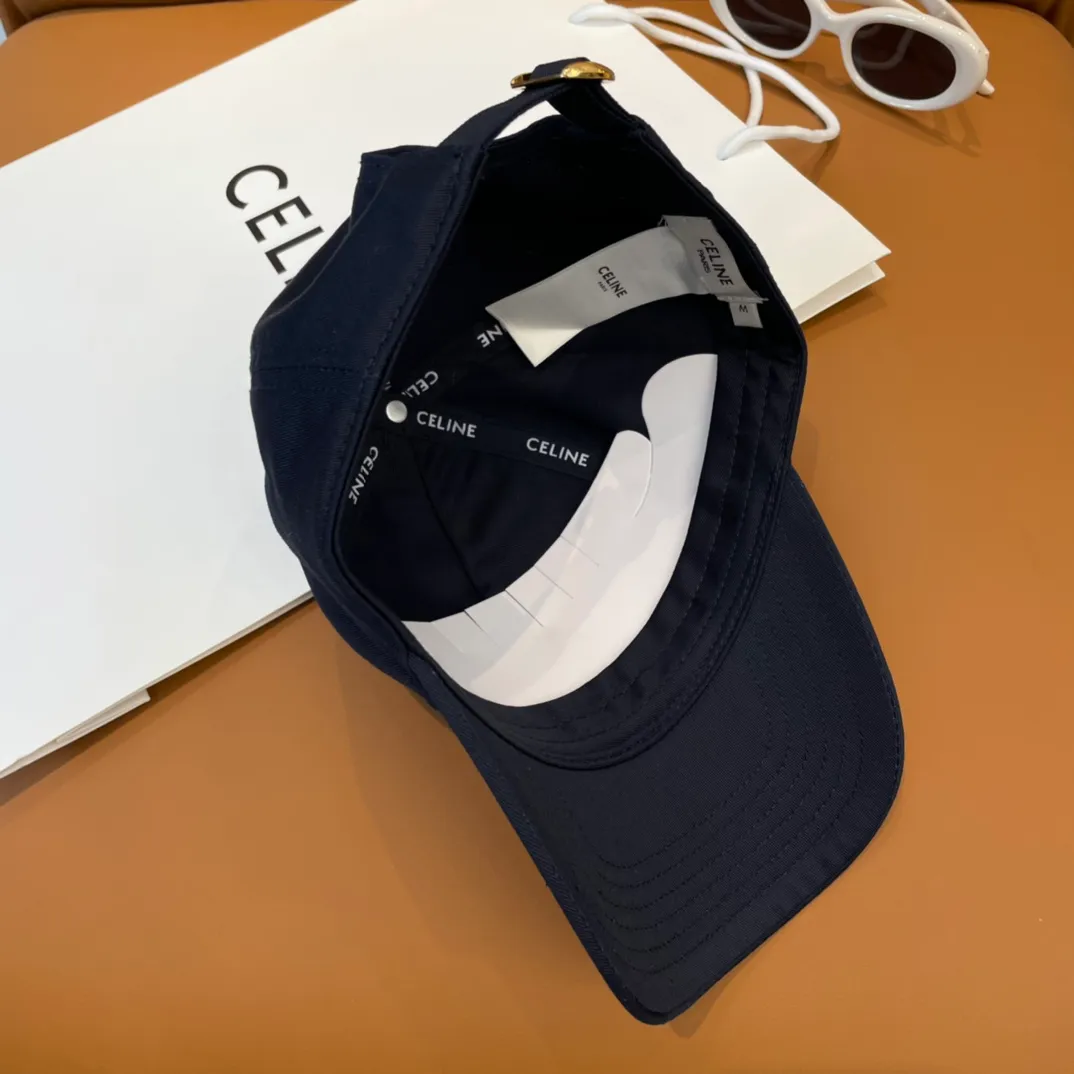 P66 popular CELINE (Celine) official website purchase version. Original 1:1 customized! The latest baseball cap with the same style as the simple letter star, fashionable and high-end workmanship! Every hat is made with care! Extraordinary quality, suitable for both men and women.    Céline's hat has a simple design, high-end color matching, delicate texture, and clean style. It is an iconic item. The letter C is the official icon of CELINE. It is deeply rooted in the brand's historical heritage, and at the same time it exudes modern elegance and a new trend of retro modernity. Simple baseball cap decorated with C logo. Self-attitude, no need to elaborate.
