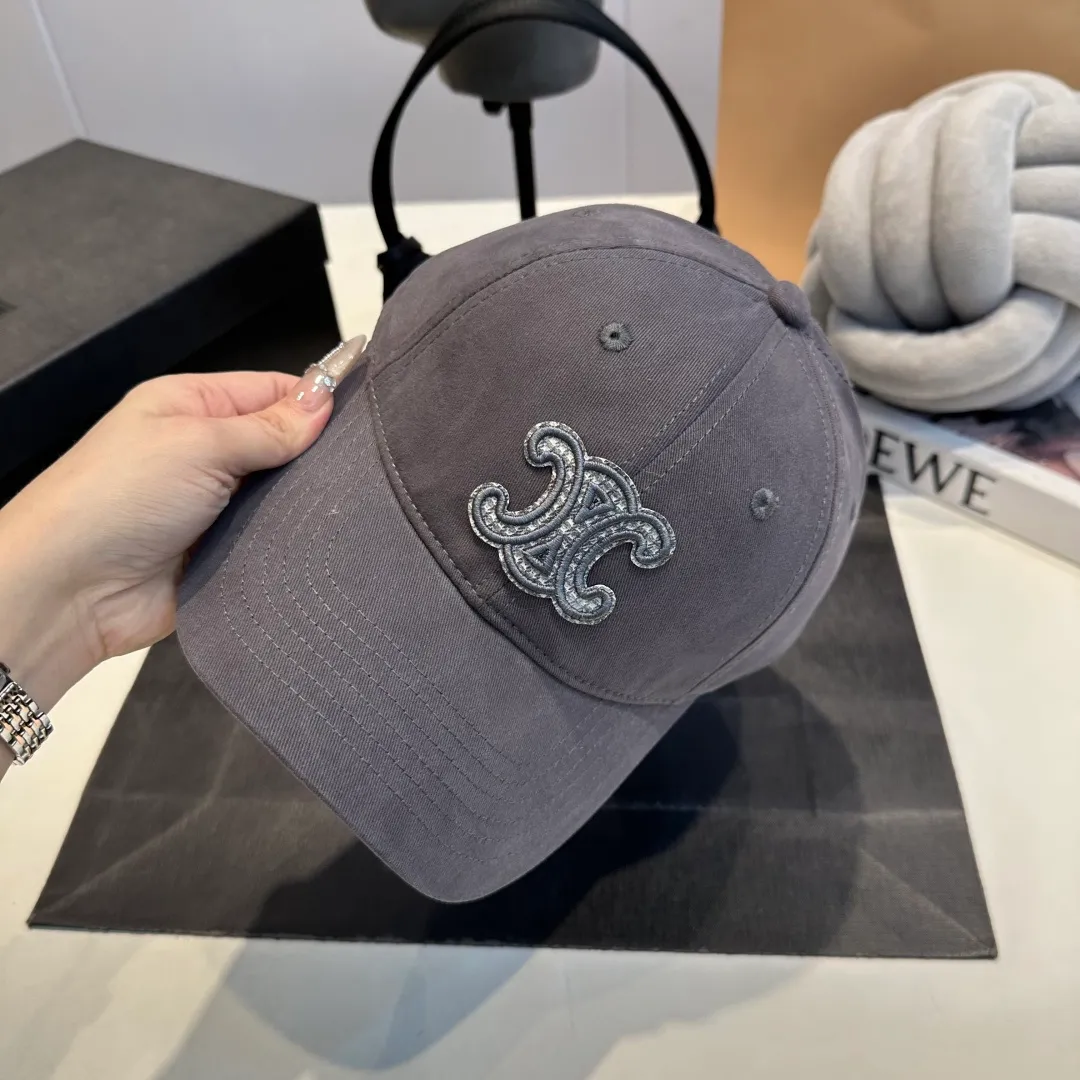P60 CELINE Celine's new classic casual and trendy style, simple baseball cap🧢Japanese and Korean style, looks great with any combination! A must-have when traveling