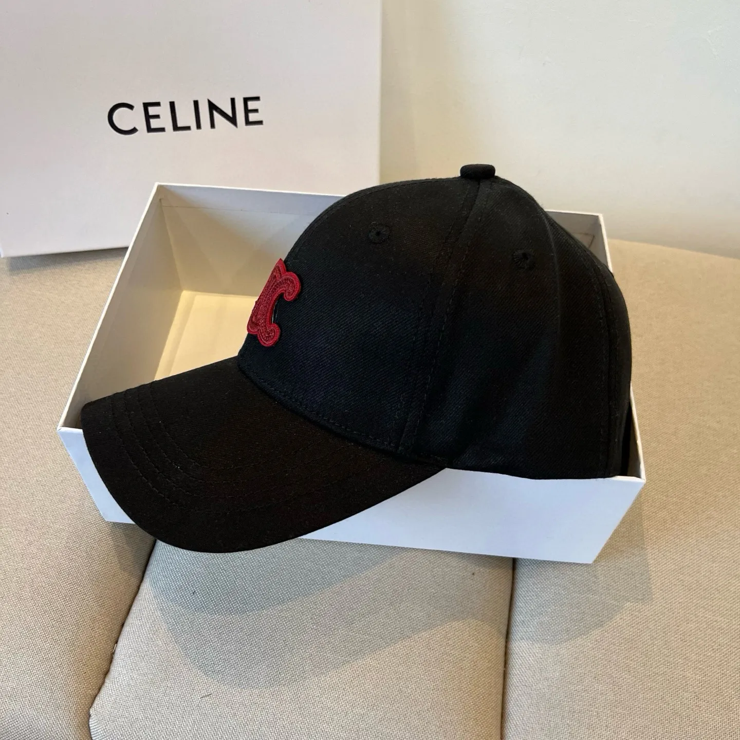 P60 [CELINE Celine] New classic casual and trendy baseball cap🧢Japanese and Korean style, looks great with any combination! A must-have when traveling