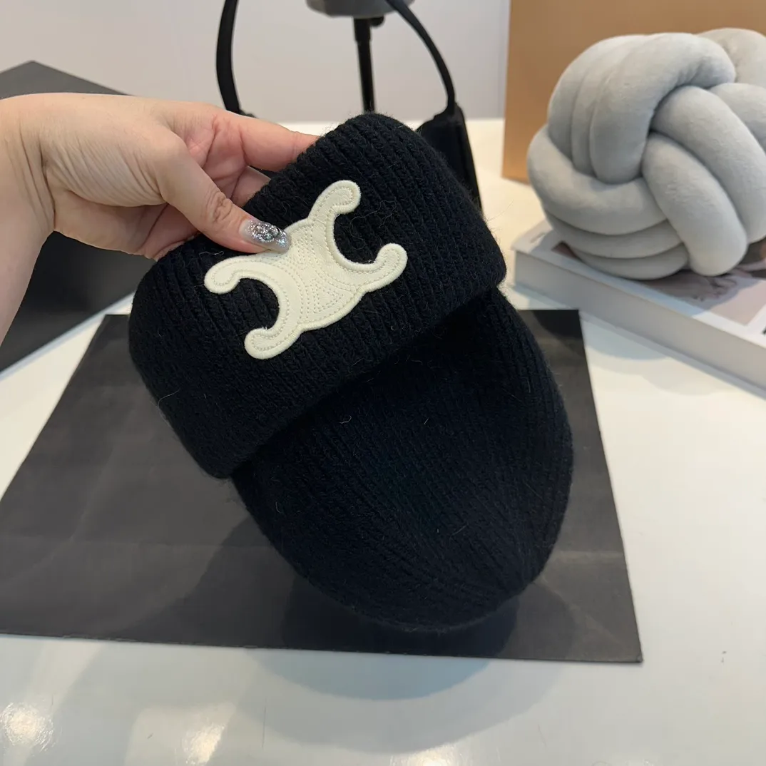 P60 CELINE 2024 autumn and winter new rabbit fur beanie, Korean style design ~ a must-have for autumn and winter wear