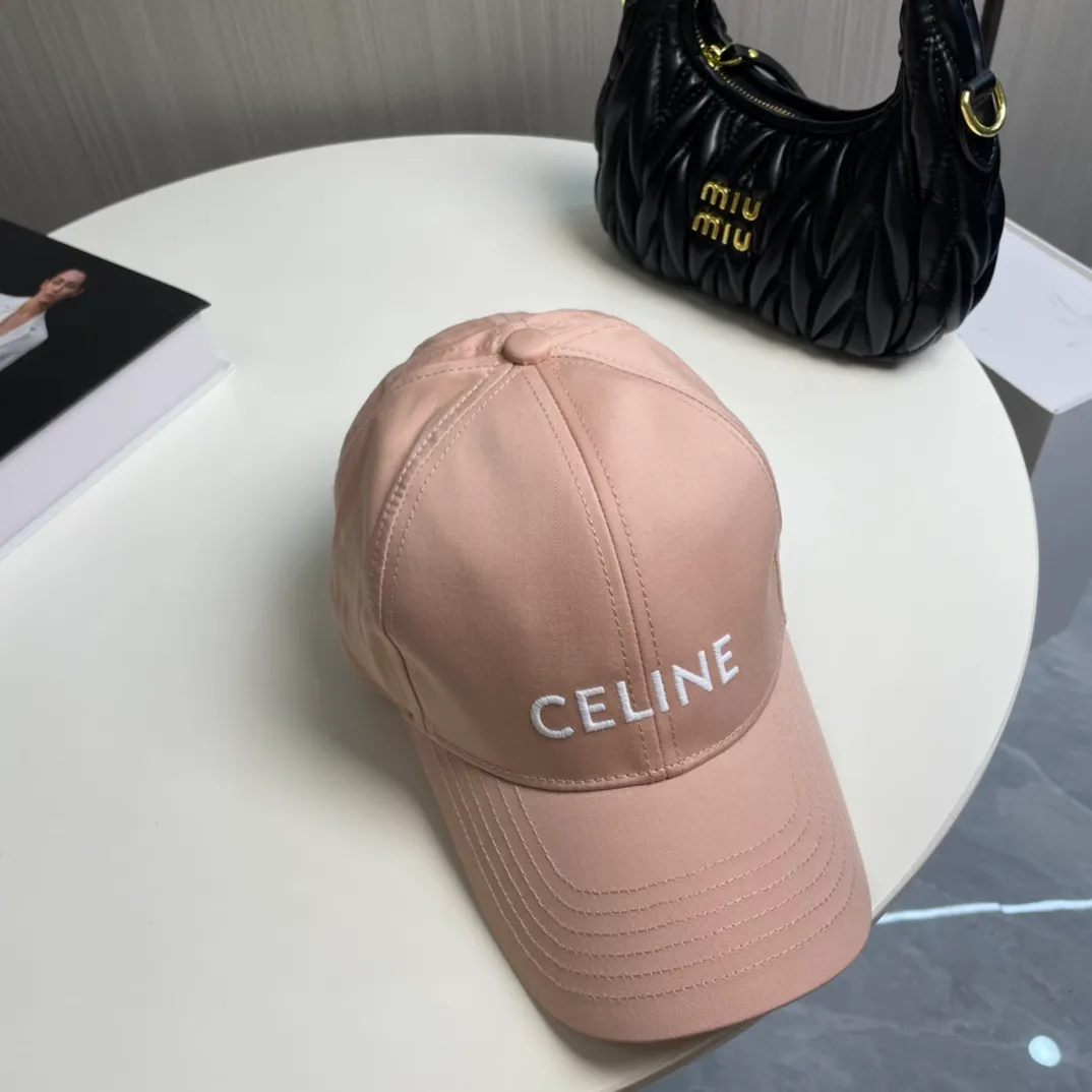 P76 popular CELINE (Celine) official website purchase version. Original 1:1 customized! The latest baseball cap with the same style as the simple letter star, fashionable and high-end workmanship! Every hat is made with care! Extraordinary quality, suitable for both men and women.    Céline's hat has a simple design, high-end color matching, delicate texture, and clean style. It is an iconic item. The letter C is the official icon of CELINE. It is deeply rooted in the brand's historical heritage, and at the same time it exudes modern elegance and a new trend of retro modernity. Simple baseball cap decorated with C logo. Self-attitude, no need to elaborate.