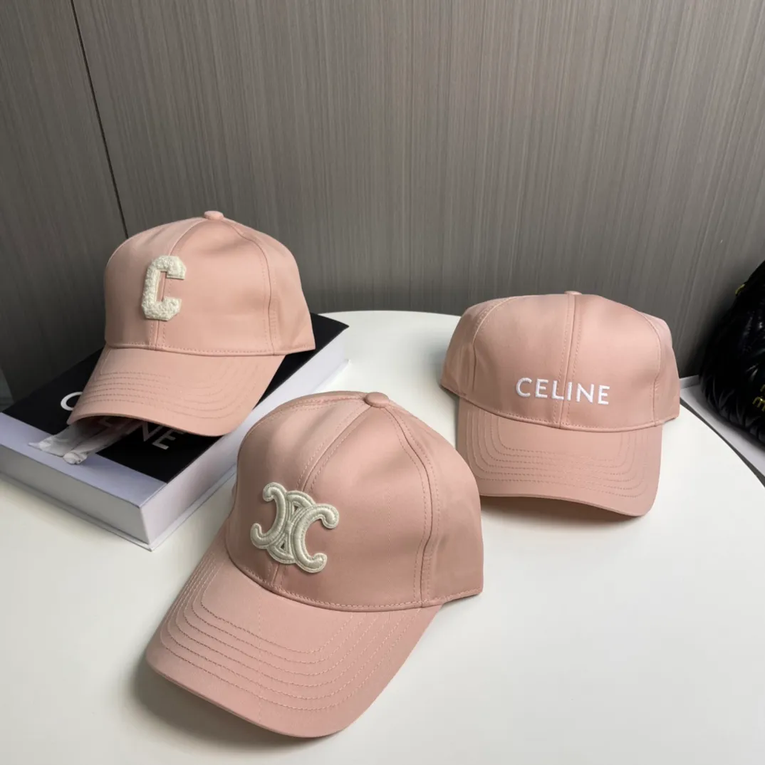 P76 popular CELINE (Celine) official website purchase version. Original 1:1 customized! The latest baseball cap with the same style as the simple letter star, fashionable and high-end workmanship! Every hat is made with care! Extraordinary quality, suitable for both men and women.    Céline's hat has a simple design, high-end color matching, delicate texture, and clean style. It is an iconic item. The letter C is the official icon of CELINE. It is deeply rooted in the brand's historical heritage, and at the same time it exudes modern elegance and a new trend of retro modernity. Simple baseball cap decorated with C logo. Self-attitude, no need to elaborate.