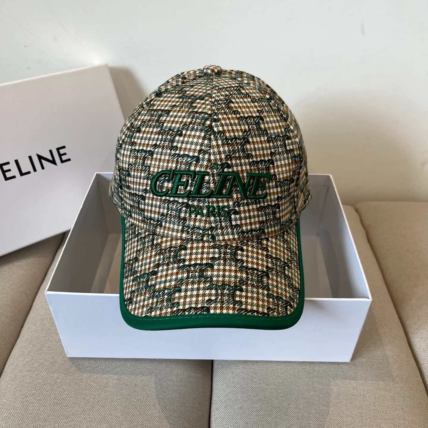 P56 [CELINE Celine] New classic casual and trendy baseball cap🧢Japanese and Korean style, looks great with any combination! A must-have when traveling
