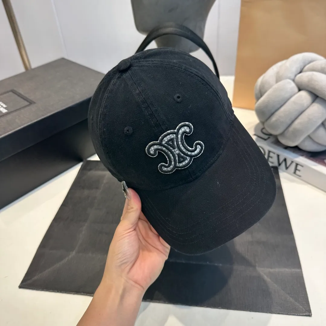 P60 CELINE new classic casual and trendy baseball cap🧢Japanese and Korean style, looks great with any combination! A must-have when traveling