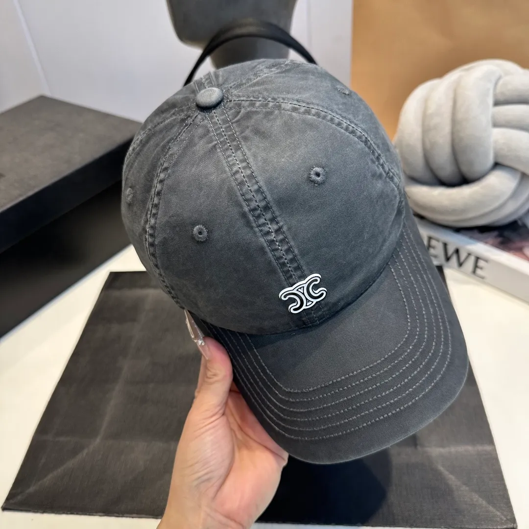 P60 CELINE's new classic casual and trendy baseball cap🧢Japanese and Korean style, looks great with any combination! A must-have when traveling