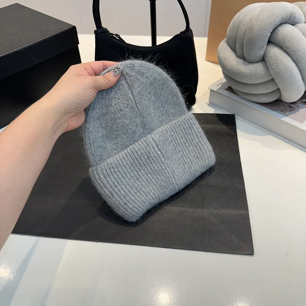 P60 CELINE 2024 autumn and winter new rabbit fur beanie, Korean style design ~ a must-have for autumn and winter wear