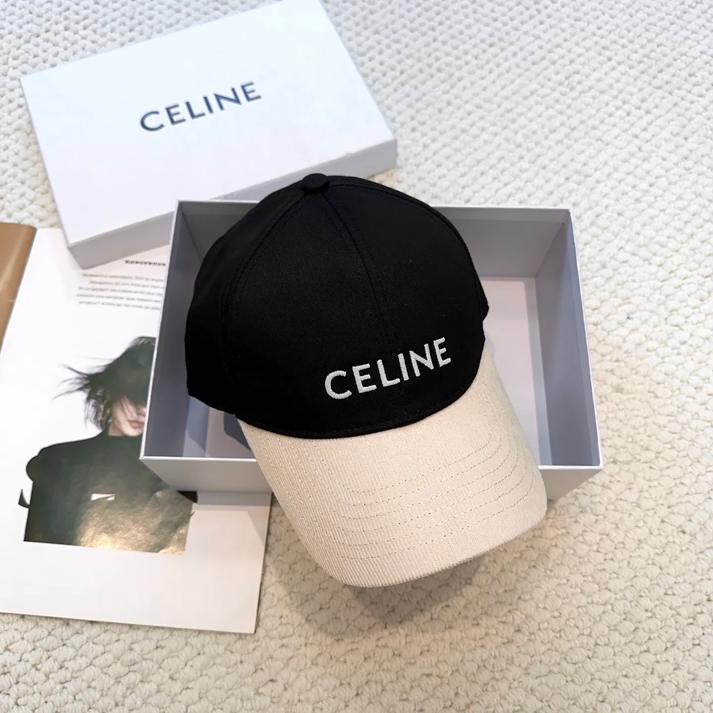 P70 popular CELINE official website purchase version. Original 1:1 customized! The latest baseball cap with the same style as the simple letter star, fashionable and high-end workmanship! Every hat is made with care! Extraordinary quality, suitable for both men and women.    Céline's hat has a simple design, high-end color matching, delicate texture, and clean style. It is an iconic item. The letter C is the official icon of CELINE. It is deeply rooted in the brand's historical heritage, and at the same time it exudes modern elegance and a new trend of retro modernity. Simple baseball cap decorated with C logo. Self-attitude, no need to elaborate.