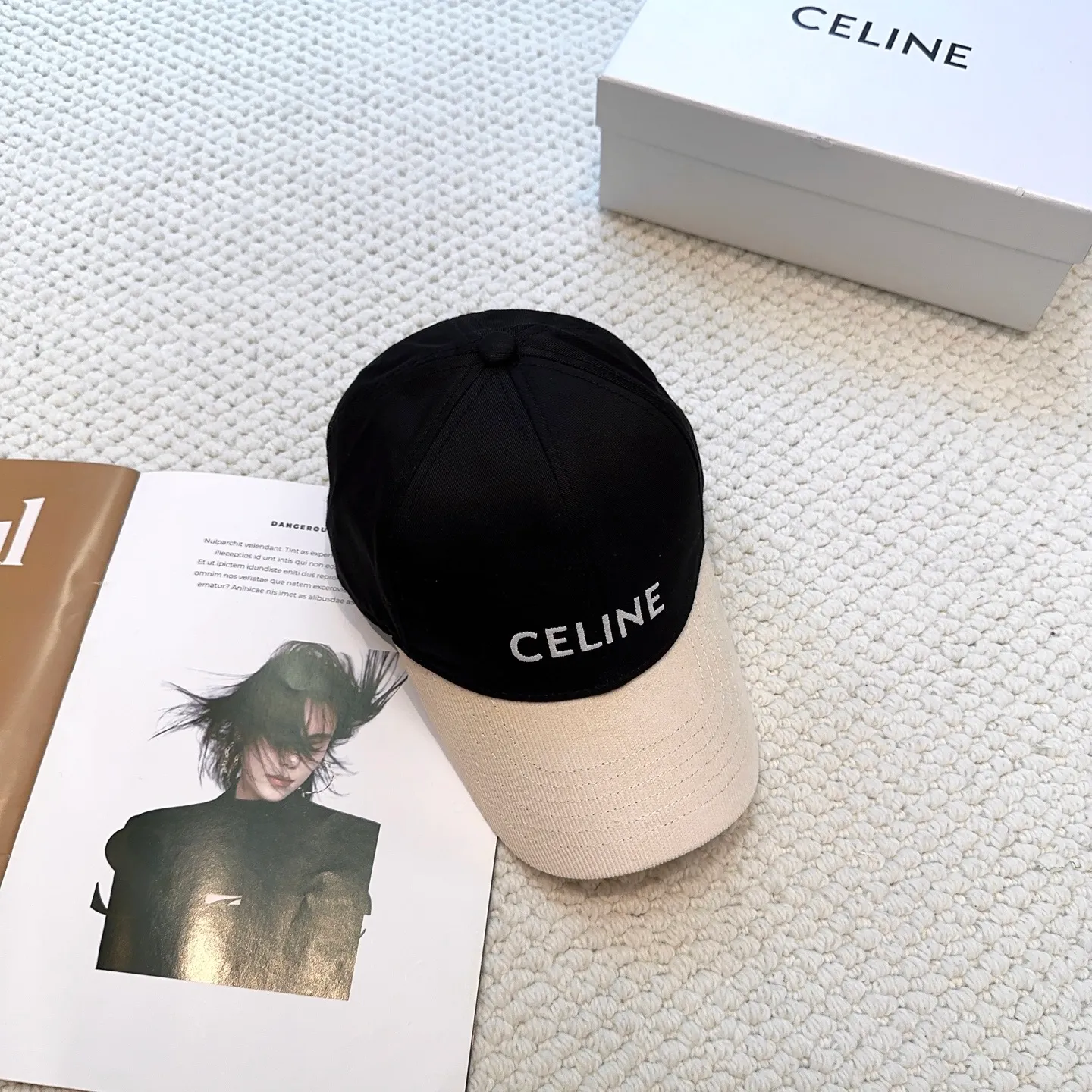 P70 popular CELINE official website purchase version. Original 1:1 customized! The latest baseball cap with the same style as the simple letter star, fashionable and high-end workmanship! Every hat is made with care! Extraordinary quality, suitable for both men and women.    Céline's hat has a simple design, high-end color matching, delicate texture, and clean style. It is an iconic item. The letter C is the official icon of CELINE. It is deeply rooted in the brand's historical heritage, and at the same time it exudes modern elegance and a new trend of retro modernity. Simple baseball cap decorated with C logo. Self-attitude, no need to elaborate.