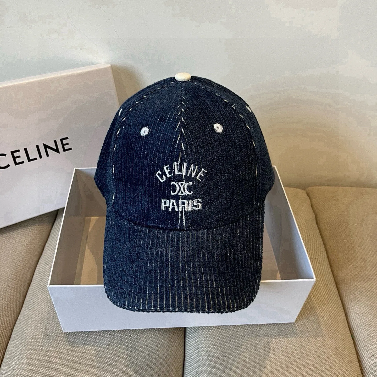 P60 [CELINE Celine] New classic casual and trendy baseball cap🧢Japanese and Korean style, looks great with any combination! A must-have when traveling
