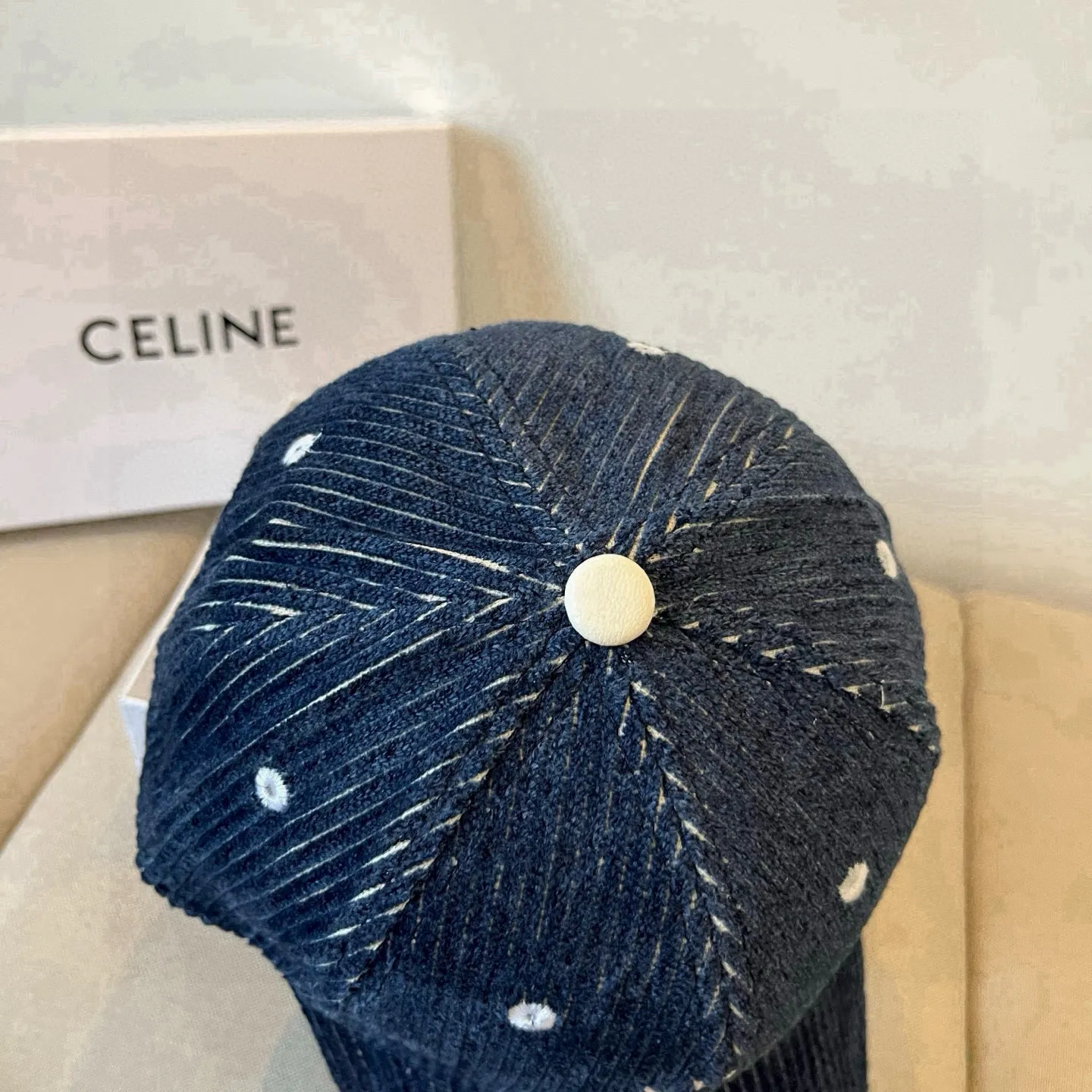 P60 [CELINE Celine] New classic casual and trendy baseball cap🧢Japanese and Korean style, looks great with any combination! A must-have when traveling