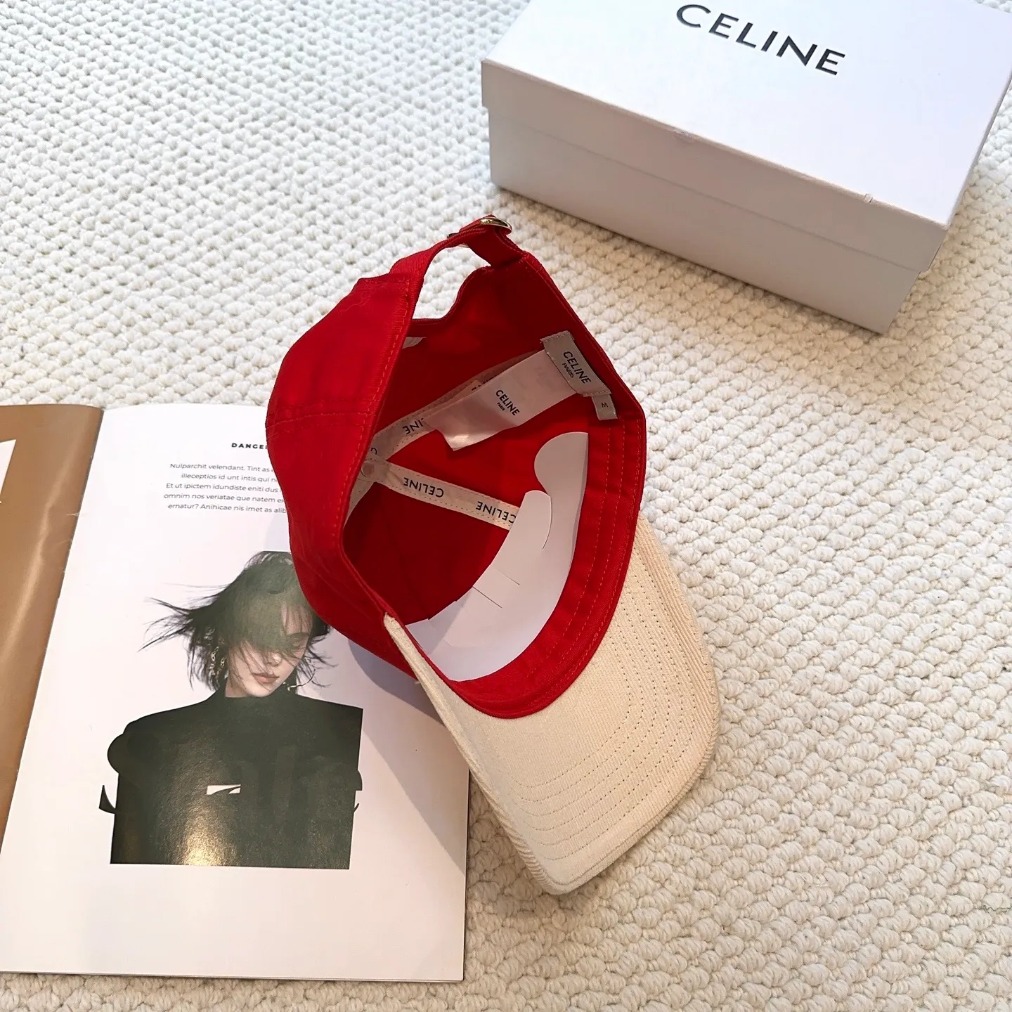 P70 popular CELINE official website purchase version. Original 1:1 customized! The latest baseball cap with the same style as the simple letter star, fashionable and high-end workmanship! Every hat is made with care! Extraordinary quality, suitable for both men and women.    Céline's hat has a simple design, high-end color matching, delicate texture, and clean style. It is an iconic item. The letter C is the official icon of CELINE. It is deeply rooted in the brand's historical heritage, and at the same time it exudes modern elegance and a new trend of retro modernity. Simple baseball cap decorated with C logo. Self-attitude, no need to elaborate.