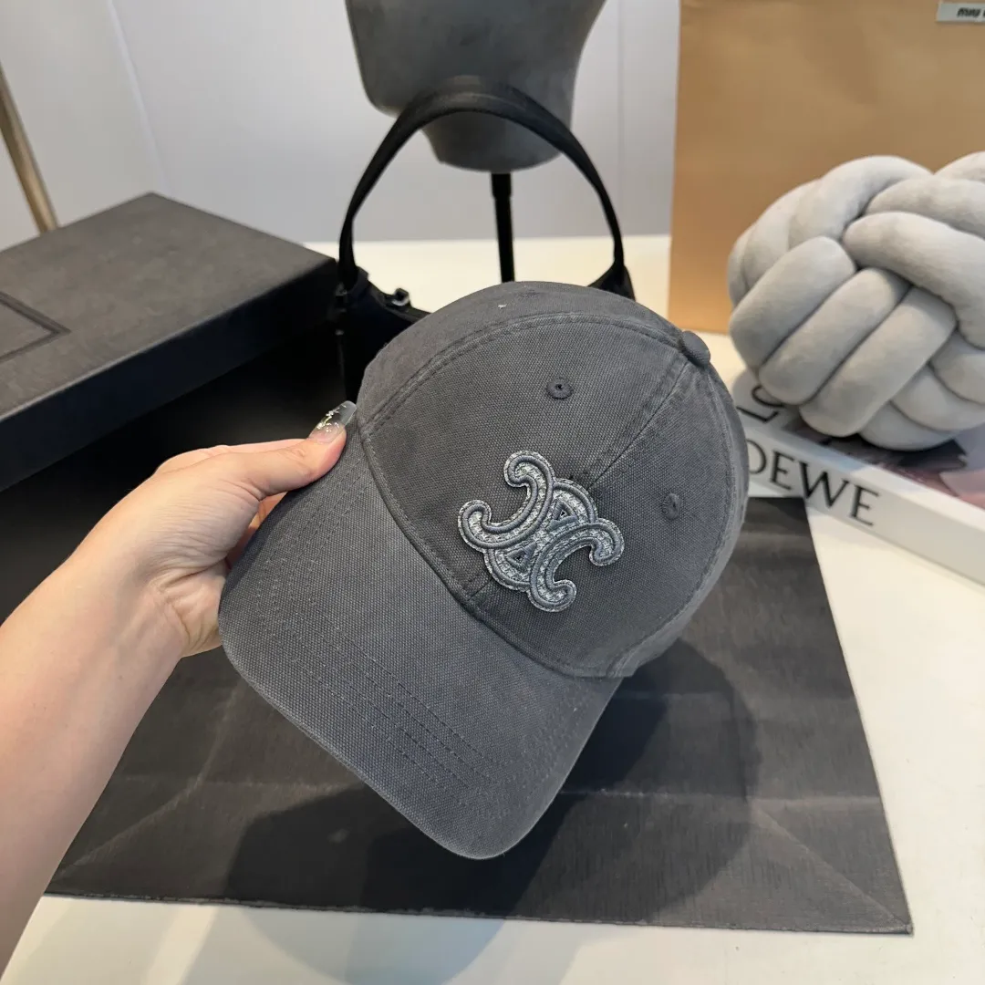 P60 CELINE new classic casual and trendy baseball cap🧢Japanese and Korean style, looks great with any combination! A must-have when traveling