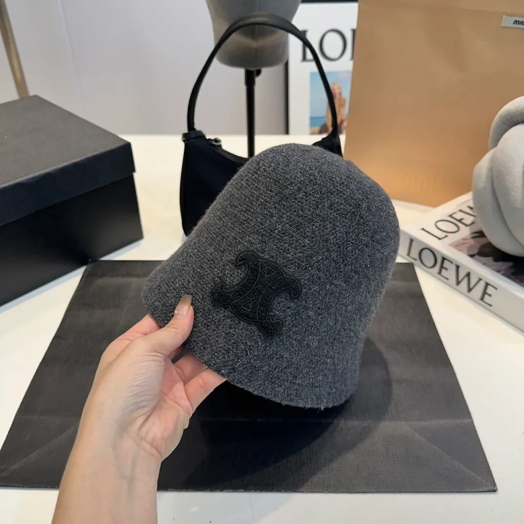 P60 Celine wool bucket hat, knitted clutch hat, head circumference 57cm