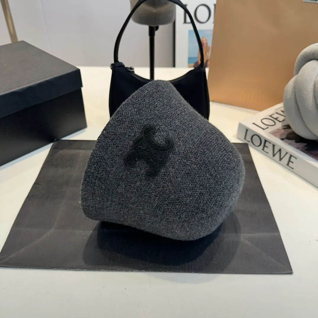 P60 Celine wool bucket hat, knitted clutch hat, head circumference 57cm
