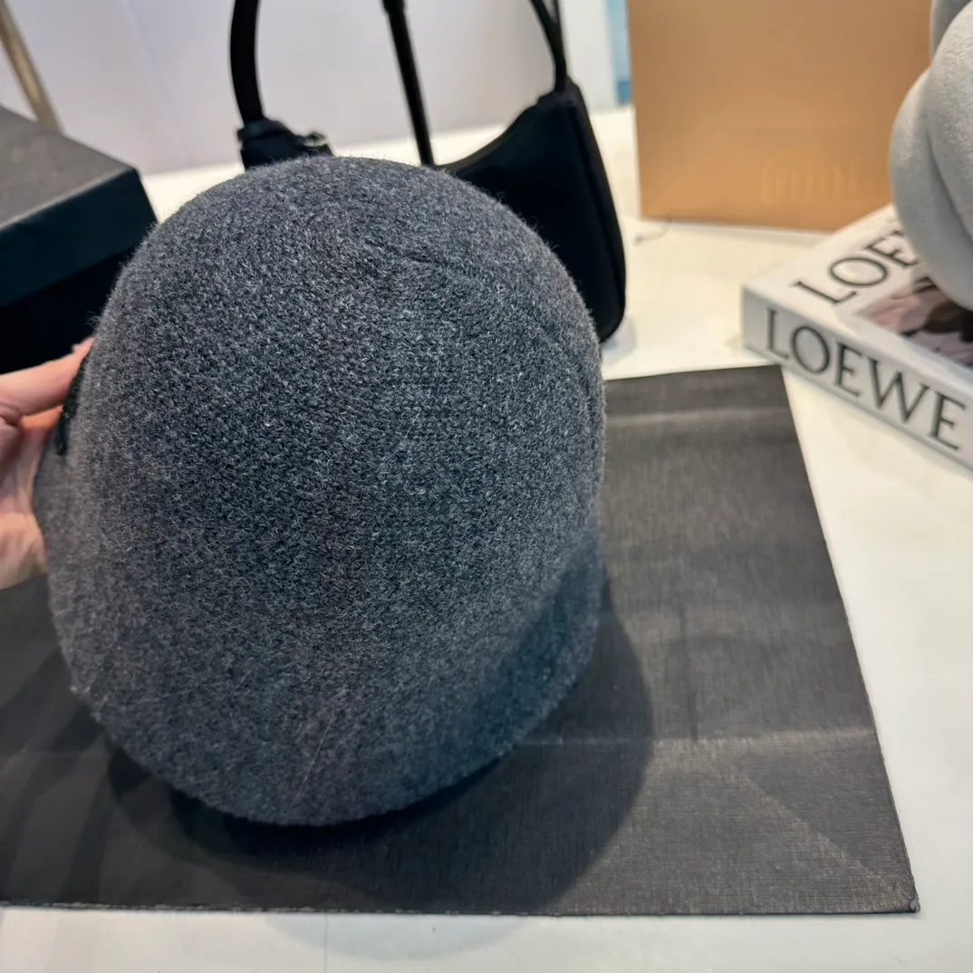 P60 Celine wool bucket hat, knitted clutch hat, head circumference 57cm