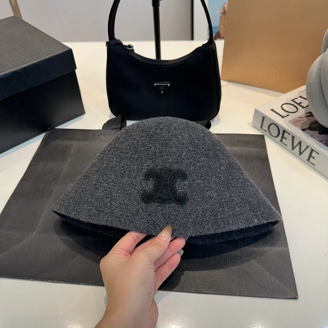 P60 Celine wool bucket hat, knitted clutch hat, head circumference 57cm