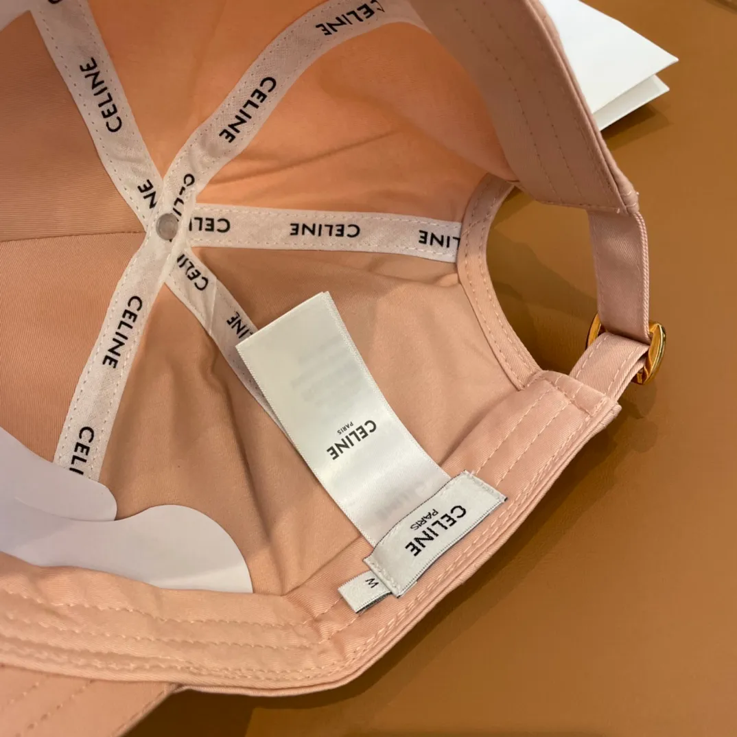 P66 popular CELINE (Celine) official website purchase version. Original 1:1 customized! The latest baseball cap with the same style as the simple letter star, fashionable and high-end workmanship! Every hat is made with care! Extraordinary quality, suitable for both men and women.    Céline's hat has a simple design, high-end color matching, delicate texture, and clean style. It is an iconic item. The letter C is the official icon of CELINE. It is deeply rooted in the brand's historical heritage, and at the same time it exudes modern elegance and a new trend of retro modernity. Simple baseball cap decorated with C logo. Self-attitude, no need to elaborate.