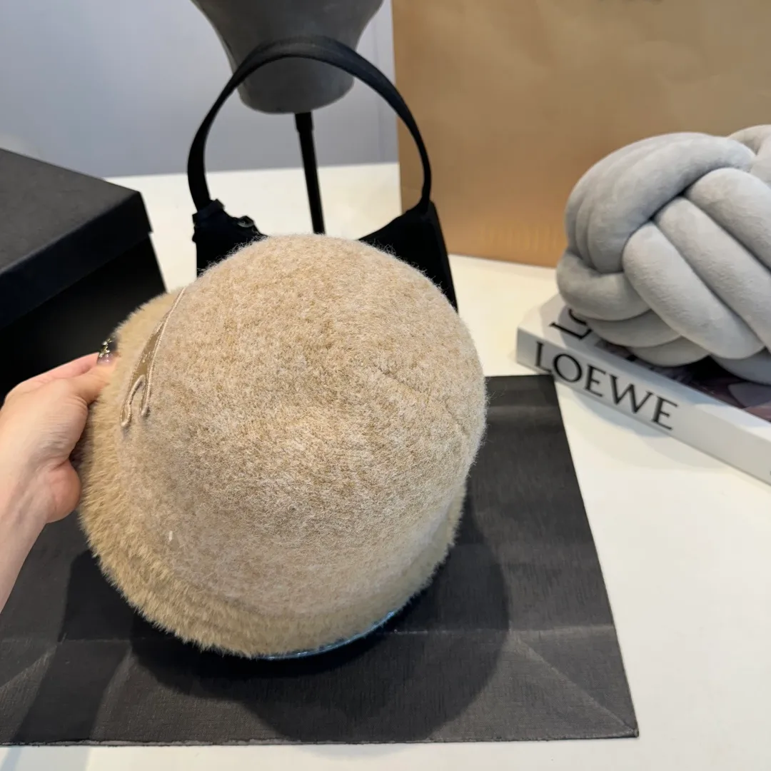 P60 Celine Celine* customized version of Arc de Triomphe lamb wool basin hat women's bucket hat 2025 hot new style autumn and winter hat fisherman hat winter style