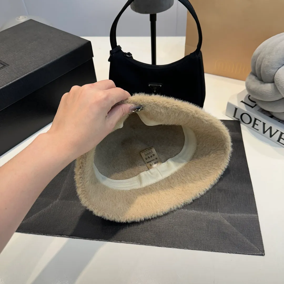 P60 Celine Celine* customized version of Arc de Triomphe lamb wool basin hat women's bucket hat 2025 hot new style autumn and winter hat fisherman hat winter style