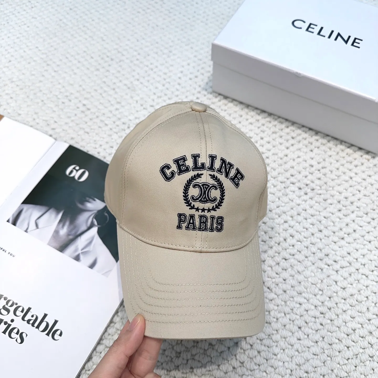 P70 popular CELINE (Celine) latest baseball cap with simple letters, fashionable and high-end workmanship! Every hat is made with care! Extraordinary quality, suitable for both men and women.    Céline's hat has a simple design, high-end color matching, delicate texture, and clean style. It is an iconic item. The letter C is the official icon of CELINE. It is deeply rooted in the brand's historical heritage, and at the same time it exudes modern elegance and a new trend of retro modernity. Simple baseball cap decorated with C logo. Self-attitude, no need to elaborate.