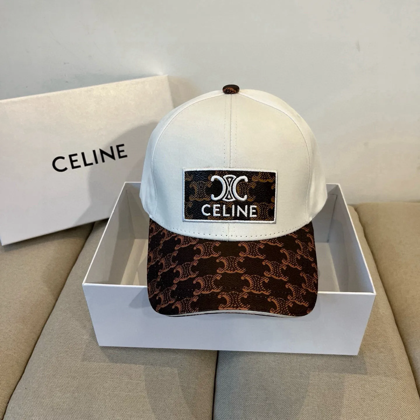 P60 [CELINE Celine] New classic casual and trendy baseball cap🧢Japanese and Korean style, looks great with any combination! A must-have when traveling
