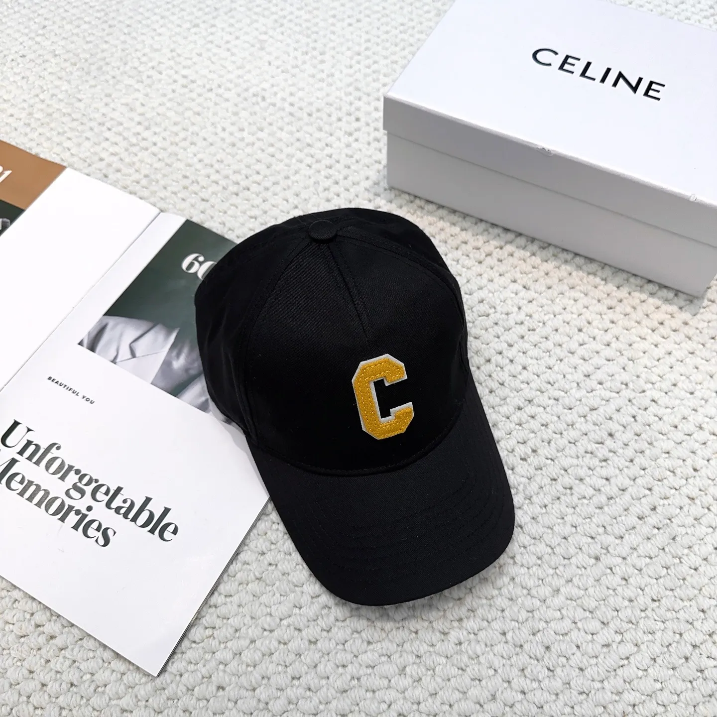 P60 popular CELINE official website purchasing version. Original 1:1 customized! The latest baseball cap with the same style as the simple letter star, fashionable and high-end workmanship! Every hat is made with care! Extraordinary quality, suitable for both men and women.    Céline's hat has a simple design, high-end color matching, delicate texture, and clean style. It is an iconic item. The letter C is the official icon of CELINE. It is deeply rooted in the brand's historical heritage, and at the same time it exudes modern elegance and a new trend of retro modernity. Simple baseball cap decorated with C logo. Self-attitude, no need to elaborate.