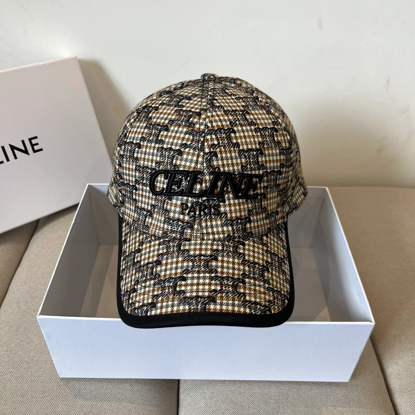 P56 [CELINE Celine] New classic casual and trendy baseball cap🧢Japanese and Korean style, looks great with any combination! A must-have when traveling