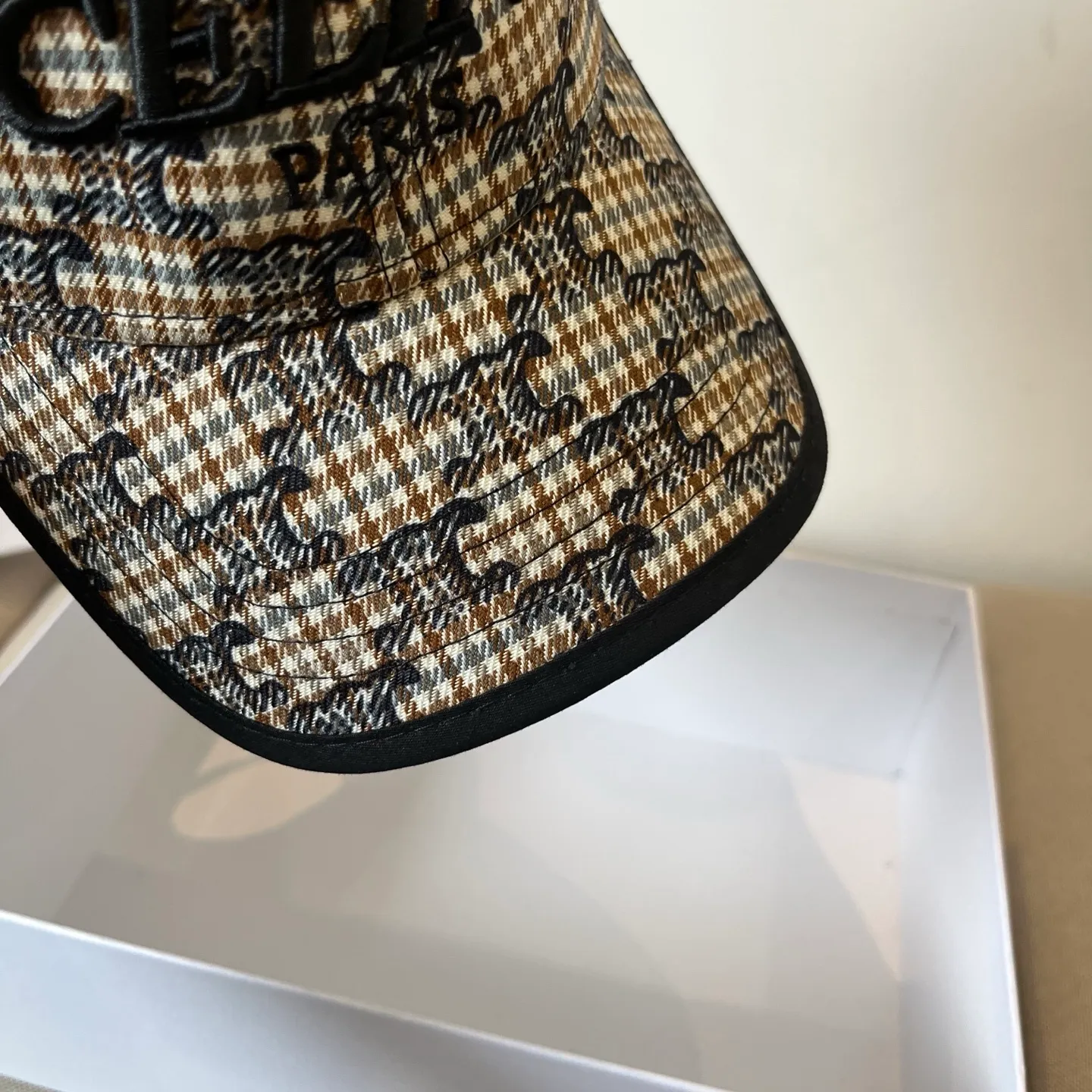 P56 [CELINE Celine] New classic casual and trendy baseball cap🧢Japanese and Korean style, looks great with any combination! A must-have when traveling