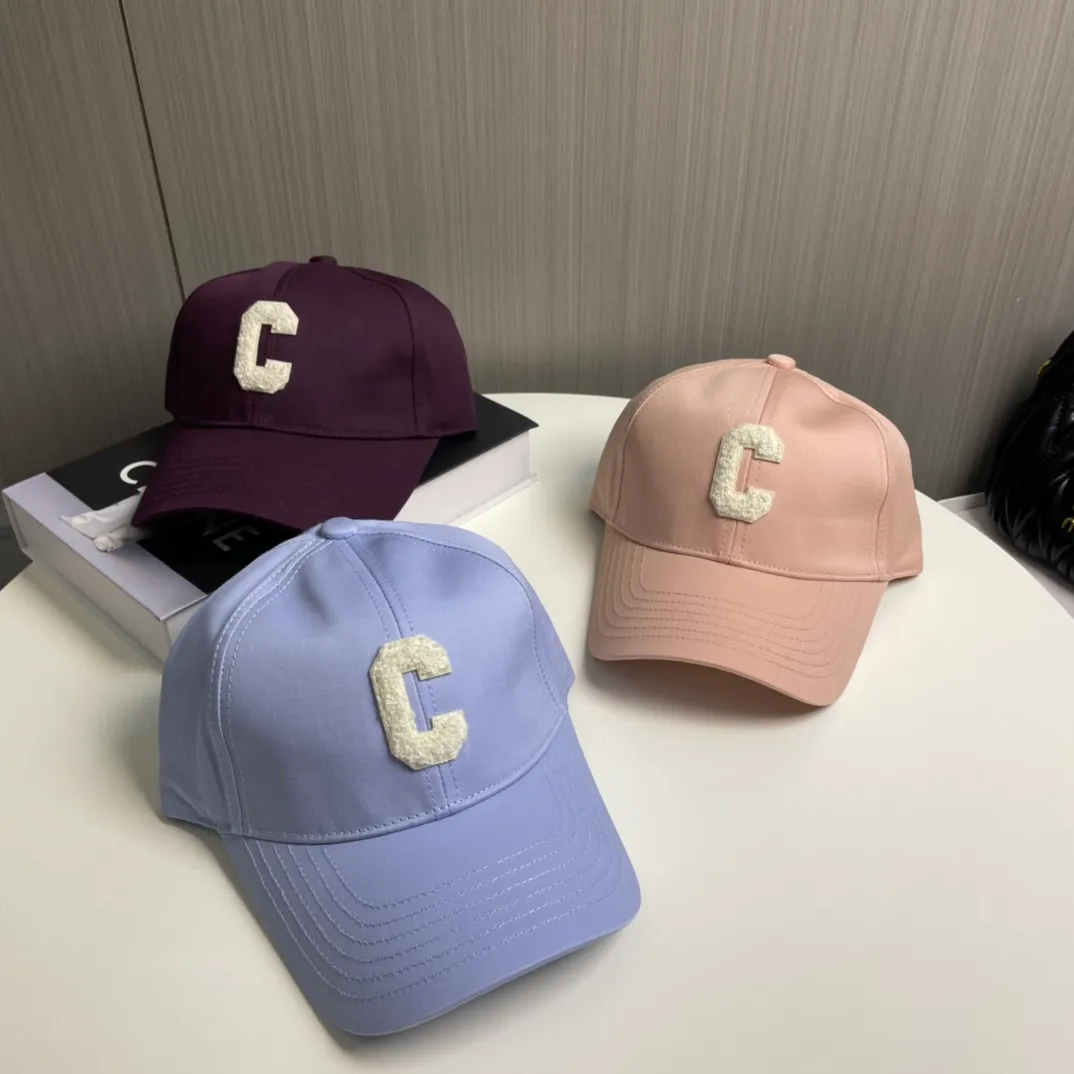 P76 popular CELINE (Celine) official website purchase version. Original 1:1 customized! The latest baseball cap with the same style as the simple letter star, fashionable and high-end workmanship! Every hat is made with care! Extraordinary quality, suitable for both men and women.    Céline's hat has a simple design, high-end color matching, delicate texture, and clean style. It is an iconic item. The letter C is the official icon of CELINE. It is deeply rooted in the brand's historical heritage, and at the same time it exudes modern elegance and a new trend of retro modernity. Simple baseball cap decorated with C logo. Self-attitude, no need to elaborate.