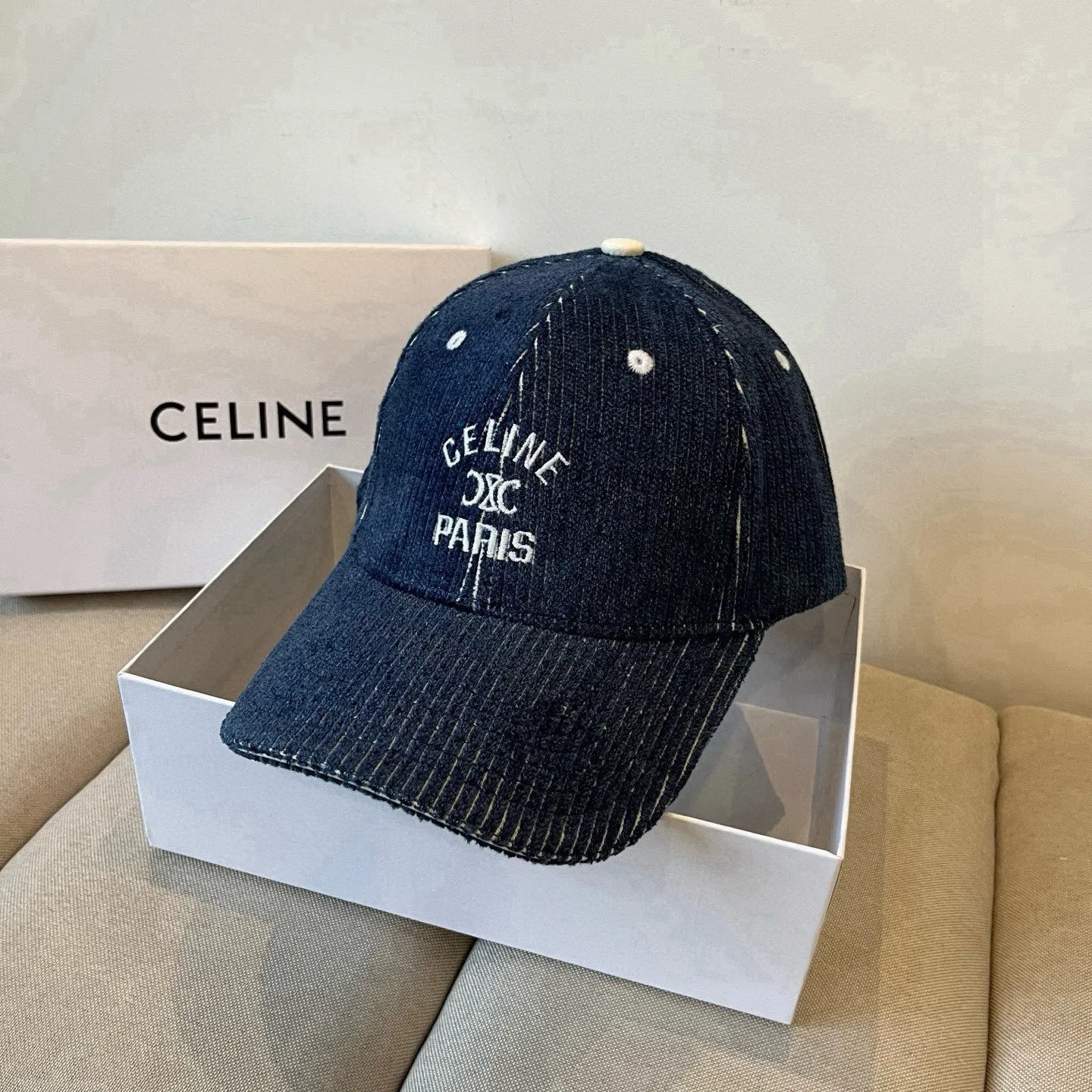 P60 [CELINE Celine] New classic casual and trendy baseball cap🧢Japanese and Korean style, looks great with any combination! A must-have when traveling