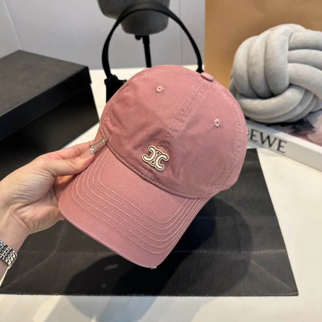 P60 CELINE's new classic casual and trendy baseball cap🧢Japanese and Korean style, looks great with any combination! A must-have when traveling