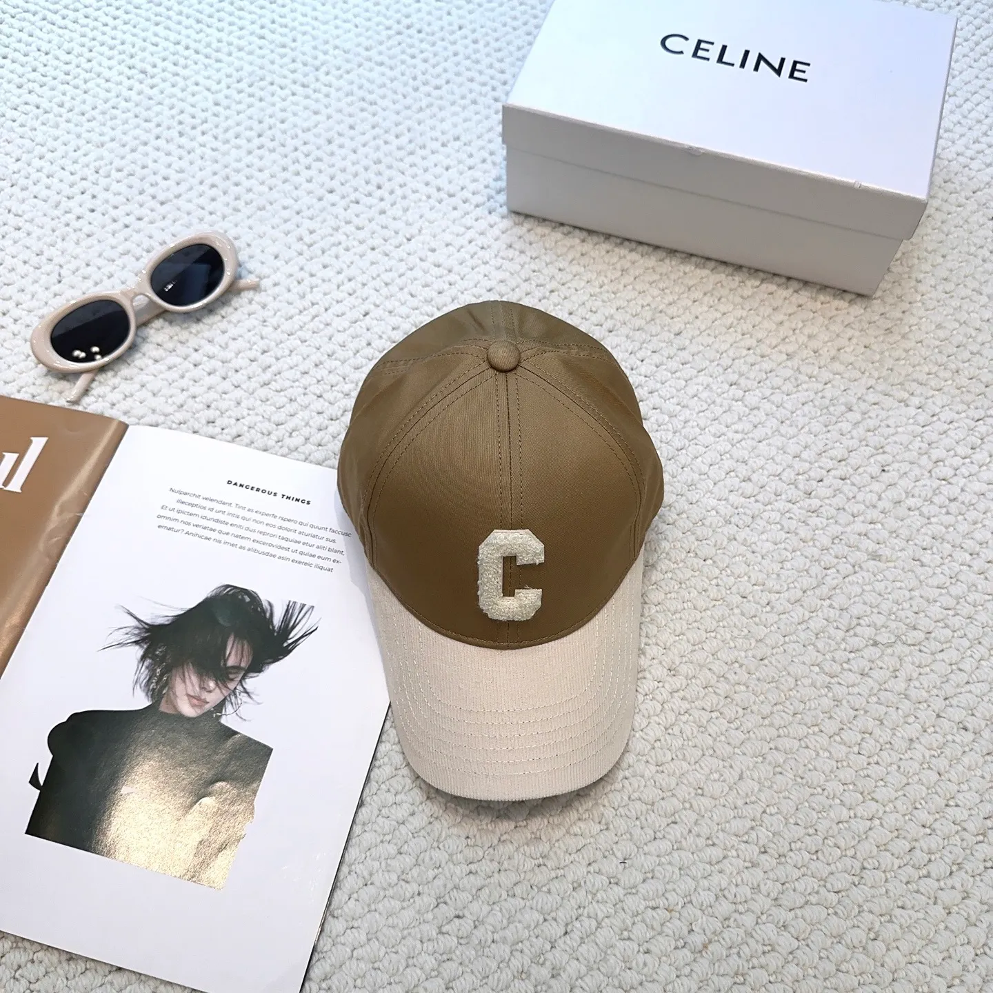 P70 popular CELINE official website purchase version. Original 1:1 customized! The latest baseball cap with the same style as the simple letter star, fashionable and high-end workmanship! Every hat is made with care! Extraordinary quality, suitable for both men and women.    Céline's hat has a simple design, high-end color matching, delicate texture, and clean style. It is an iconic item. The letter C is the official icon of CELINE. It is deeply rooted in the brand's historical heritage, and at the same time it exudes modern elegance and a new trend of retro modernity. Simple baseball cap decorated with C logo. Self-attitude, no need to elaborate.