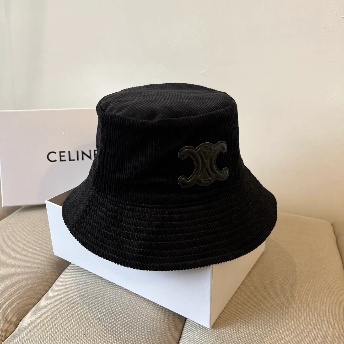 P86 [CELINE Celine] New classic casual and trendy fisherman hat, Japanese and Korean style, looks great with any combination! A must-have when traveling