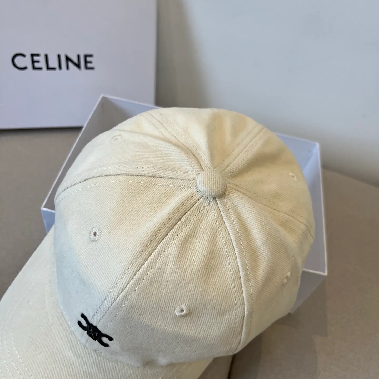 P60 [CELINE Celine] New classic casual and trendy baseball cap🧢Japanese and Korean style, looks great with any combination! A must-have when traveling