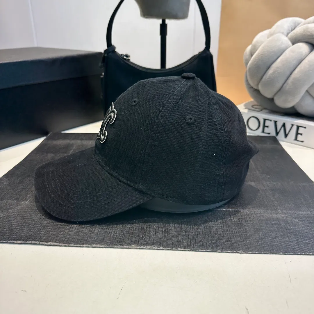 P60 CELINE new classic casual and trendy baseball cap🧢Japanese and Korean style, looks great with any combination! A must-have when traveling