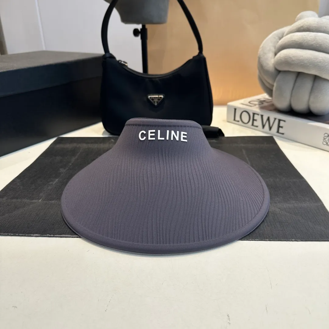 P60 CELINE Celine's new empty-top hat. Sun protection is a compulsory course for girls in this life. This large brim hat is invincible in sun protection. It can be worn all day without any trace or cumbersome feeling.