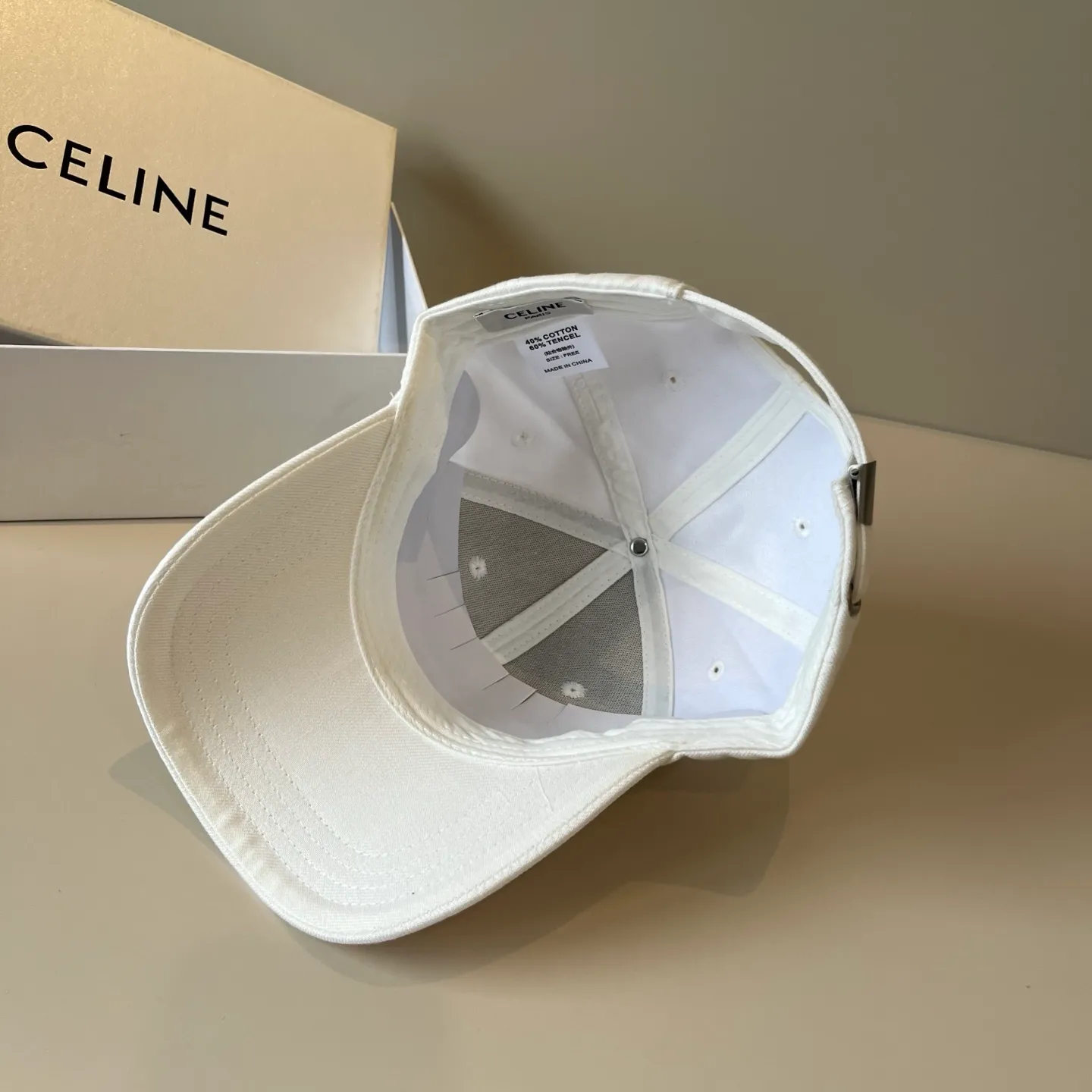 P70 [CELINE Celine] New classic casual and trendy baseball cap🧢Japanese and Korean style, looks great with any combination! A must-have when traveling