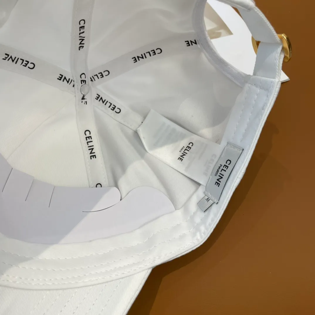 P86 popular CELINE (Celine) official website purchase version. Original 1:1 customized! The latest baseball cap with the same style as the simple letter star, fashionable and high-end workmanship! Every hat is made with care! Extraordinary quality, suitable for both men and women.    Céline's hat has a simple design, high-end color matching, delicate texture, and clean style. It is an iconic item. The letter C is the official icon of CELINE. It is deeply rooted in the brand's historical heritage, and at the same time it exudes modern elegance and a new trend of retro modernity. Simple baseball cap decorated with C logo. Self-attitude, no need to elaborate.