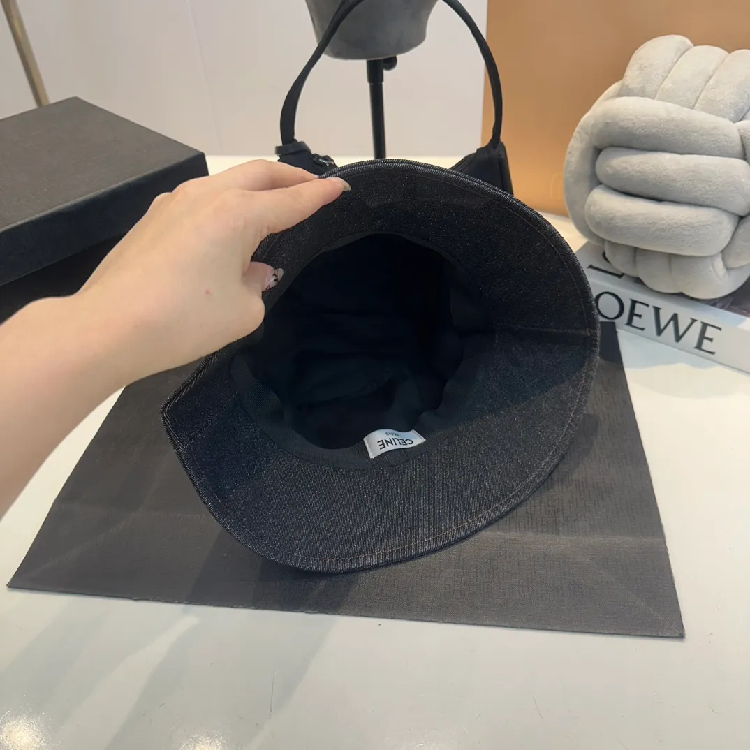 P60 Celine official bucket hat