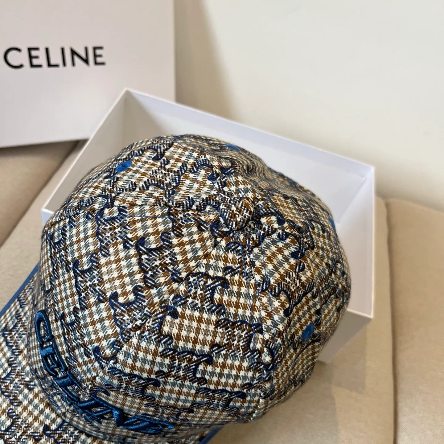 P56 [CELINE Celine] New classic casual and trendy baseball cap🧢Japanese and Korean style, looks great with any combination! A must-have when traveling