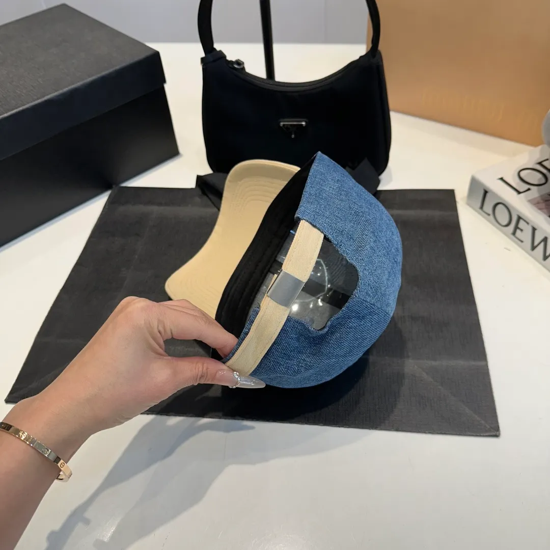 P56 CELINE's new classic casual and trendy baseball cap🧢Japanese and Korean style, looks great with any combination! A must-have when traveling