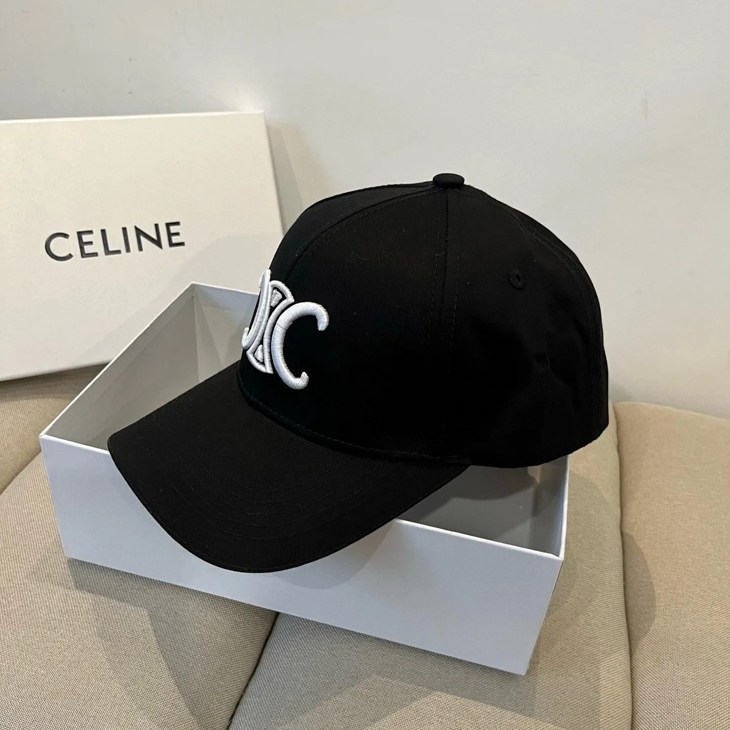 P60 [CELINE Celine] New classic casual and trendy baseball cap🧢Japanese and Korean style, looks great with any combination! A must-have when traveling