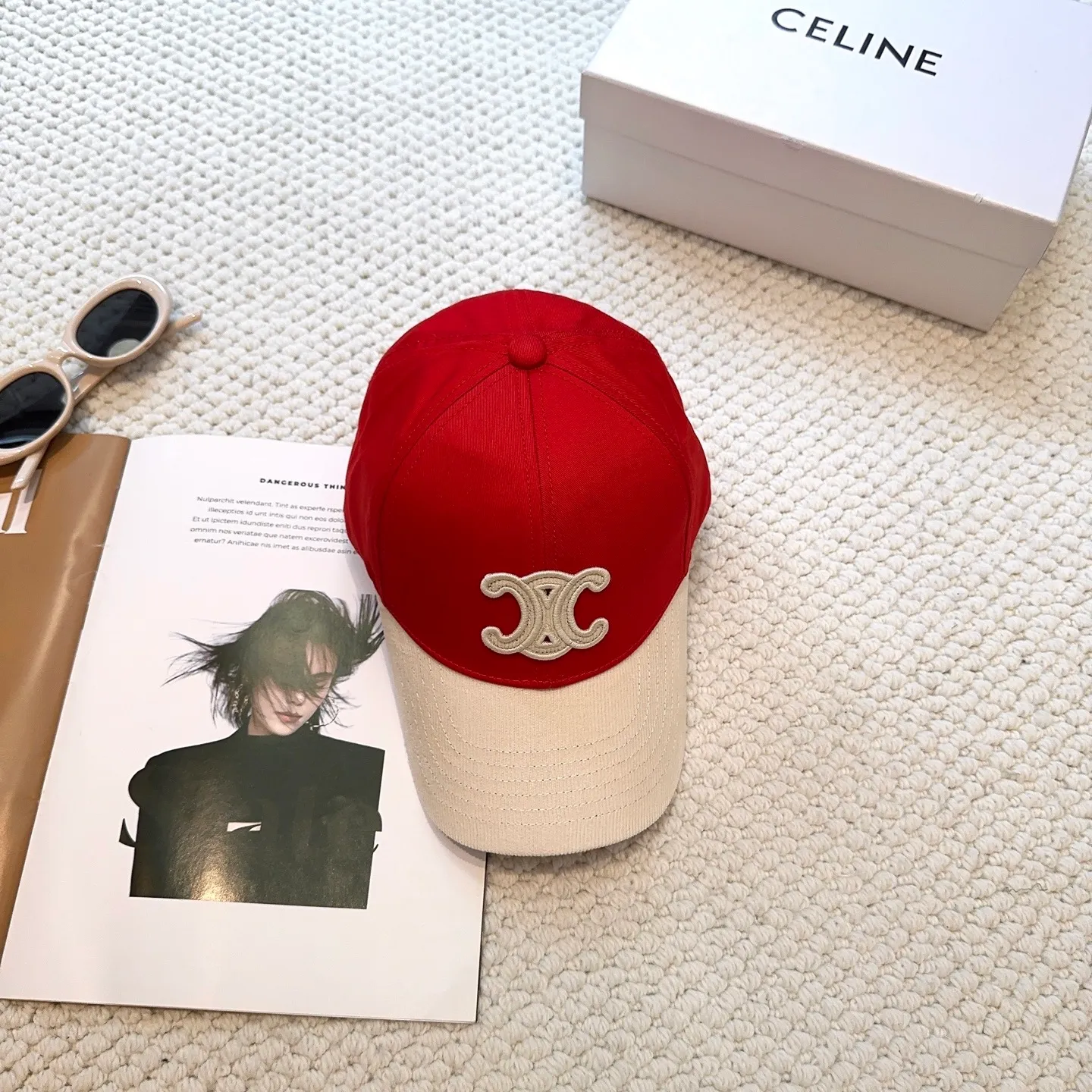 P70 popular CELINE official website purchase version. Original 1:1 customized! The latest baseball cap with the same style as the simple letter star, fashionable and high-end workmanship! Every hat is made with care! Extraordinary quality, suitable for both men and women.    Céline's hat has a simple design, high-end color matching, delicate texture, and clean style. It is an iconic item. The letter C is the official icon of CELINE. It is deeply rooted in the brand's historical heritage, and at the same time it exudes modern elegance and a new trend of retro modernity. Simple baseball cap decorated with C logo. Self-attitude, no need to elaborate.