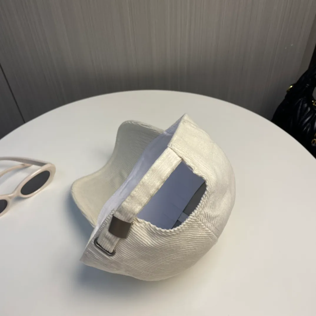 P60 [CELINE Celine] New classic casual and trendy style for autumn and winter. Corduroy simple baseball cap now available🧢Japanese and Korean style, looks great with any combination! A must-have when traveling