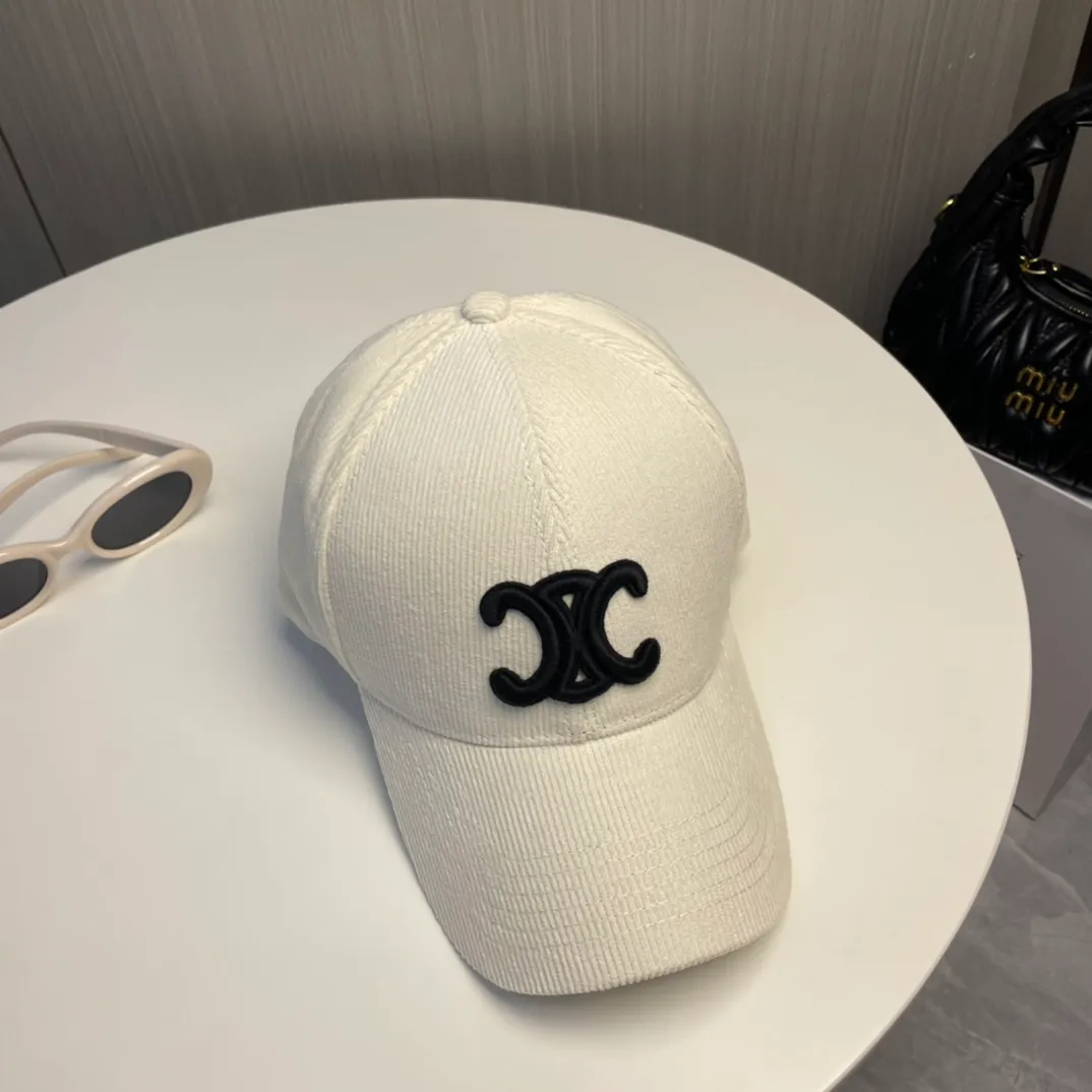 P60 [CELINE Celine] New classic casual and trendy style for autumn and winter. Corduroy simple baseball cap now available🧢Japanese and Korean style, looks great with any combination! A must-have when traveling