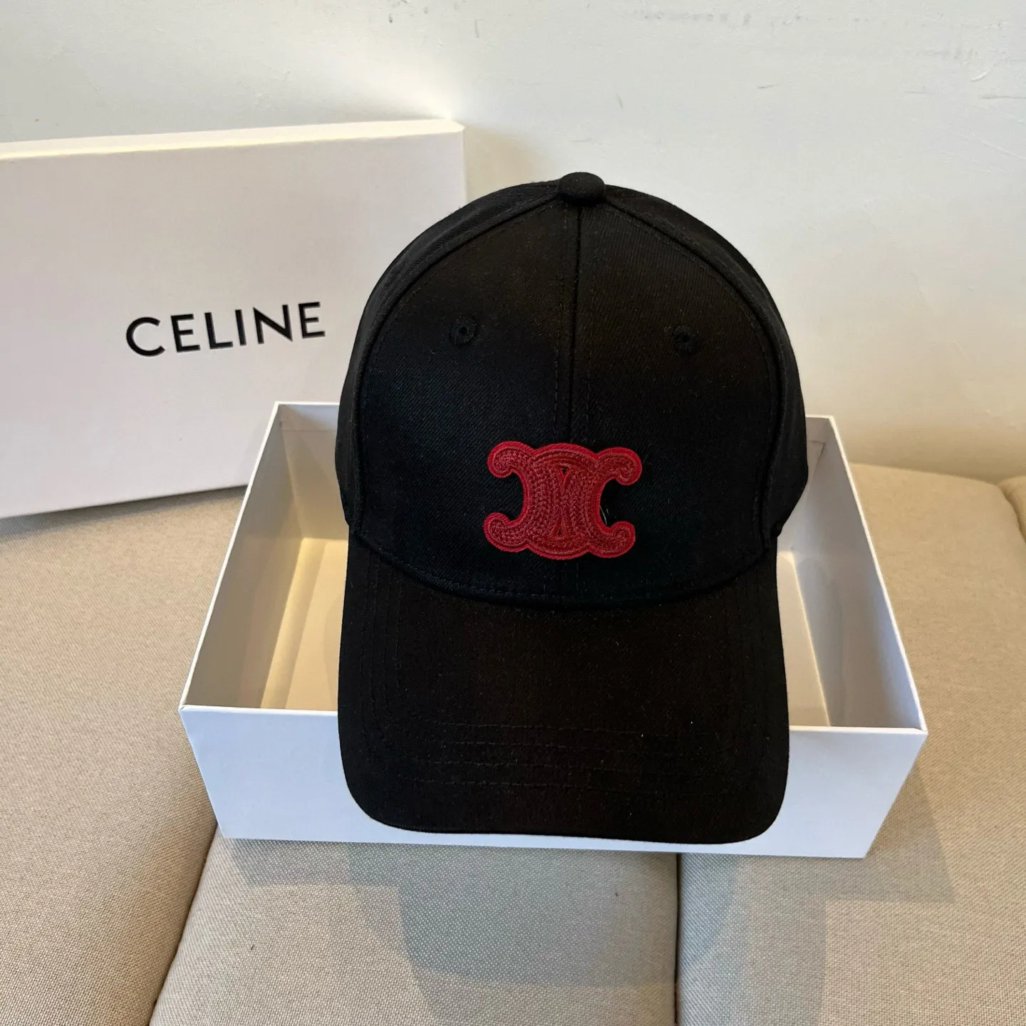 P60 [CELINE Celine] New classic casual and trendy baseball cap🧢Japanese and Korean style, looks great with any combination! A must-have when traveling