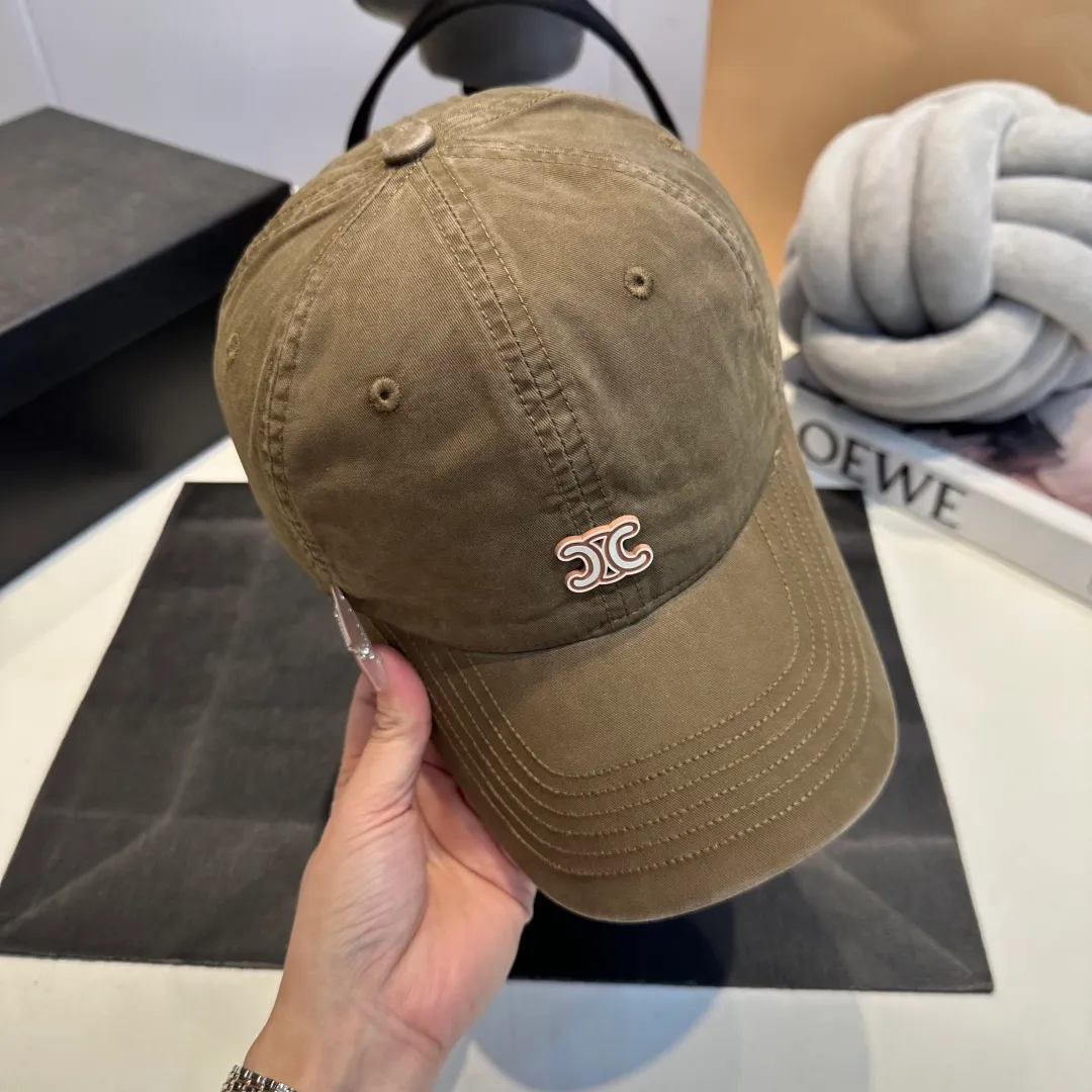 P60 CELINE's new classic casual and trendy baseball cap🧢Japanese and Korean style, looks great with any combination! A must-have when traveling