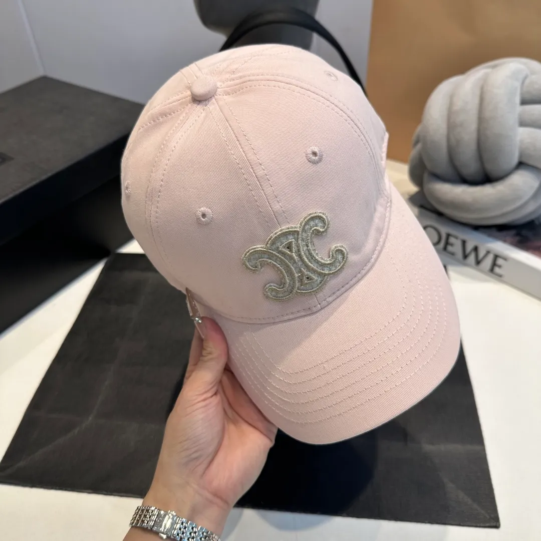 P60 CELINE Celine's new classic casual and trendy style, simple baseball cap🧢Japanese and Korean style, looks great with any combination! A must-have when traveling