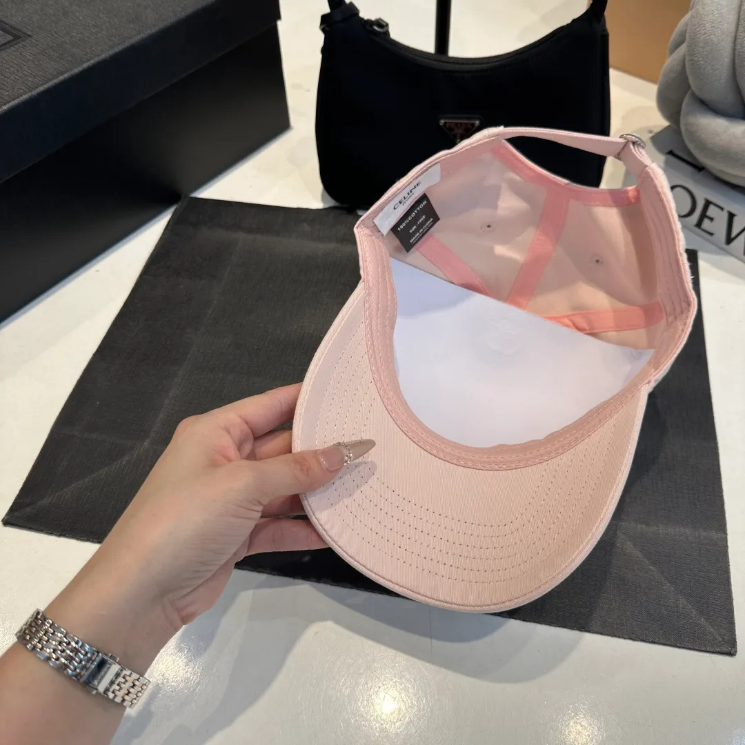 P60 CELINE Celine's new classic casual and trendy style, simple baseball cap🧢Japanese and Korean style, looks great with any combination! A must-have when traveling