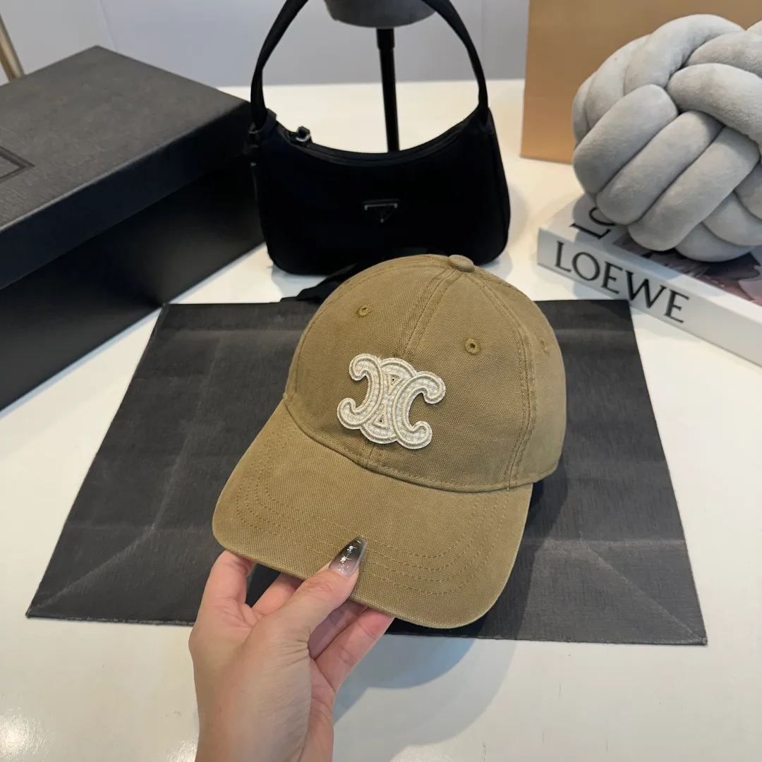 P60 CELINE new classic casual and trendy baseball cap🧢Japanese and Korean style, looks great with any combination! A must-have when traveling